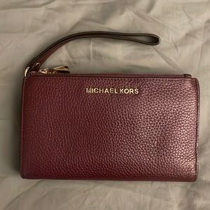 Micheal Kors Adele Pebbled Leather Smartphone Wallet EUC